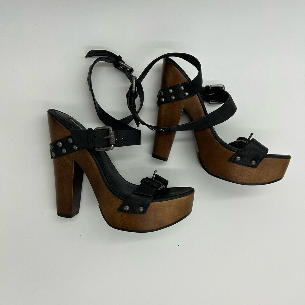 Vera Wang Lavender Label Yona Leather Wooden Heels